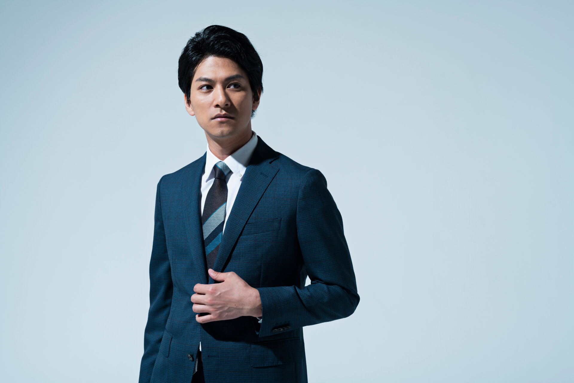 眉で変わる第一印象！ビジネスマン必見！好印象を生むメンズアイブロウ術｜ATRIUM HOMME 恵比寿