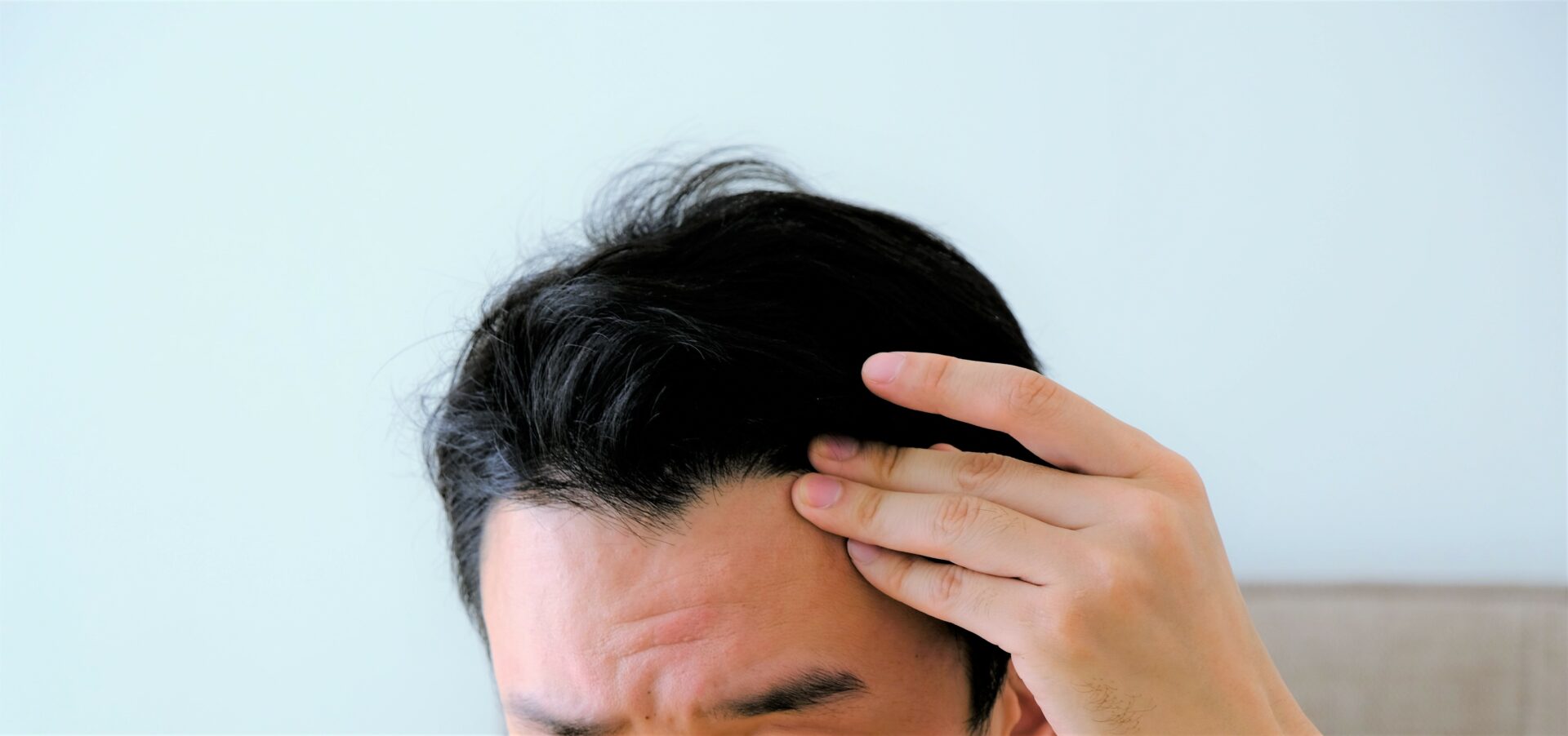 白髪が増える原因は〇〇だった 男性にこそ必要な“頭皮ケア”とヘッドスパのすすめ｜ATRIUM HOMME恵比寿